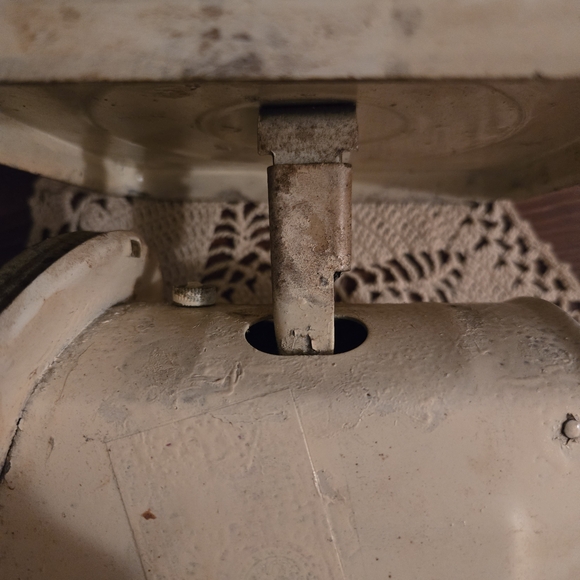 White Kitchen Scale - Picture 7 of 8